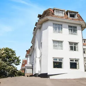 Belvilla Russel Court Hotel